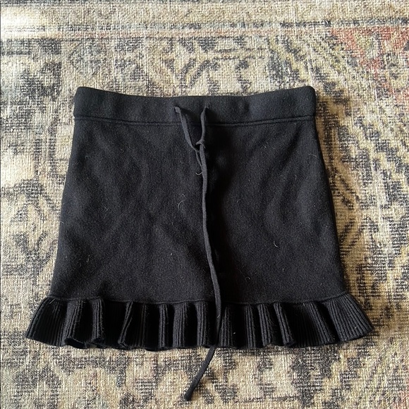 Elegant Black Ruffle Skirt - Picture 1 of 3